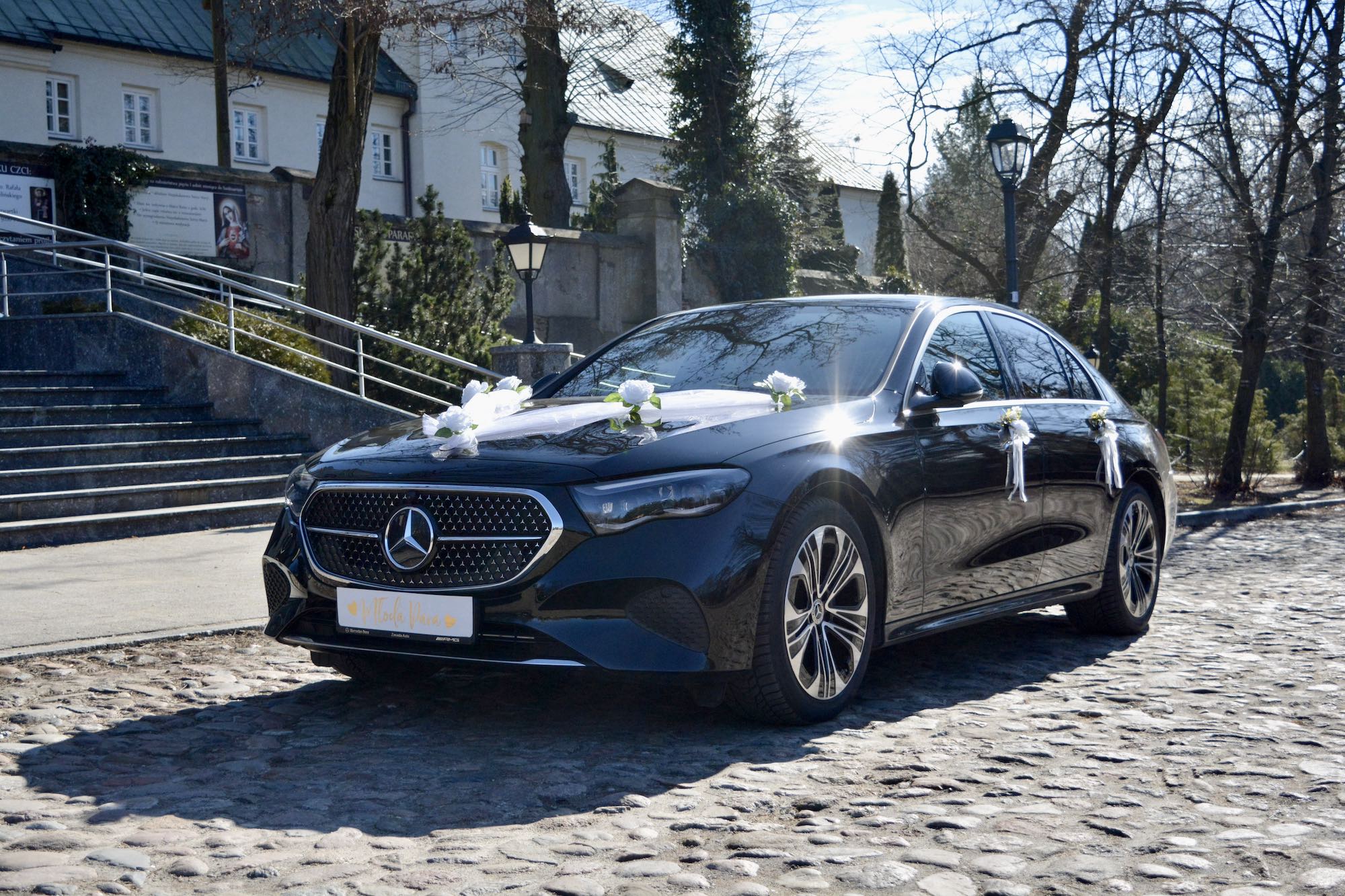 Mercedes do ślubu od frontu