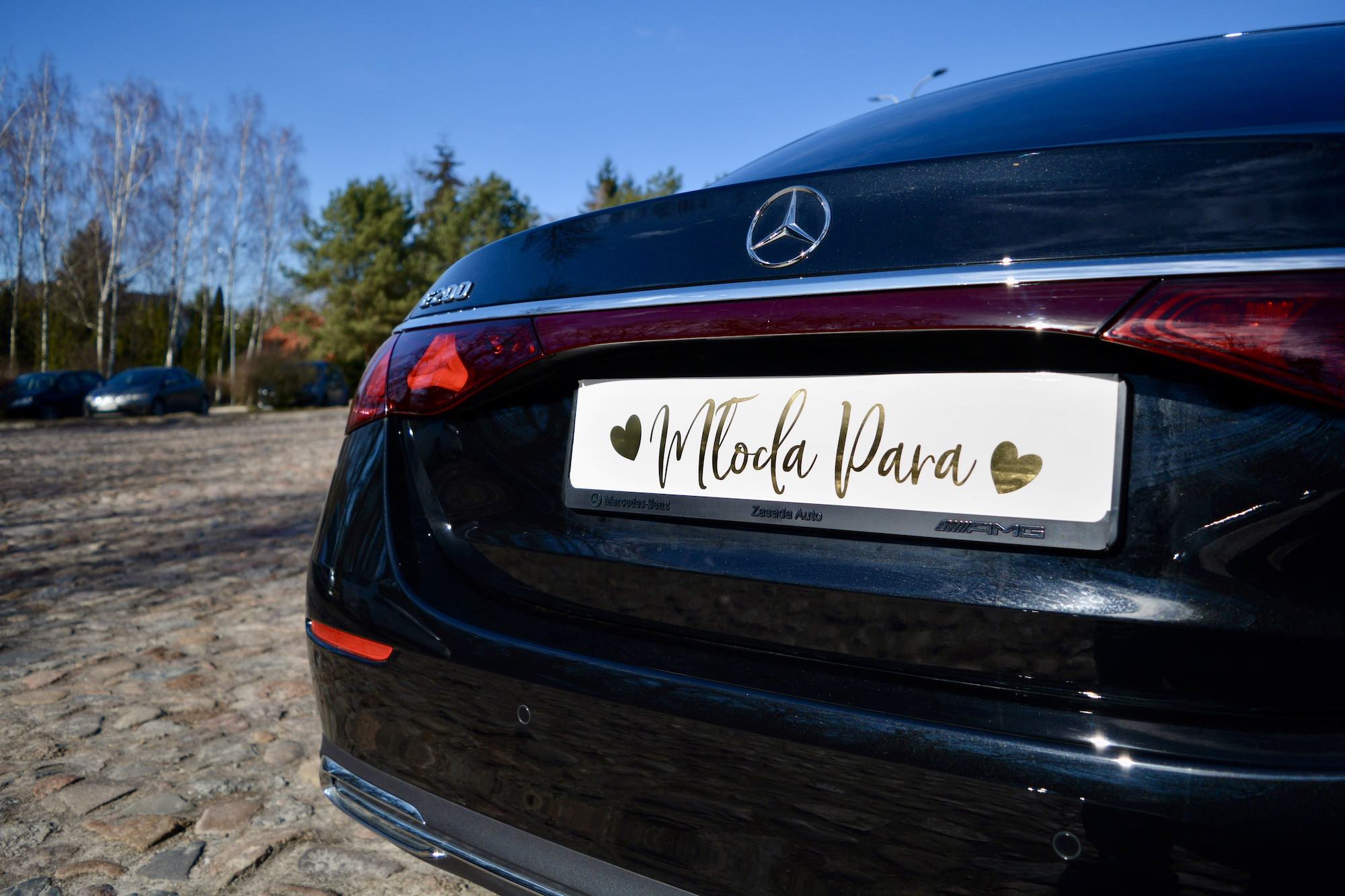 Tył i bok Mercedesa do ślubu
